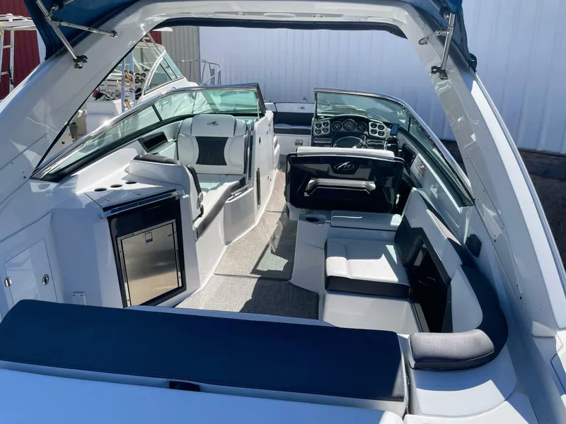 Slide: The Image of Monterey 328SS 2019 - 11