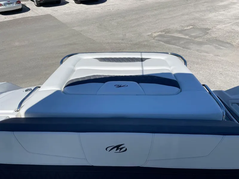 Slide: The Image of Monterey 328SS 2019 - 14