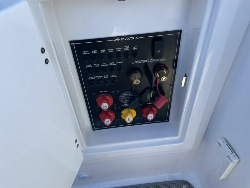 Slide: The Image of Monterey 328SS 2019 - 20