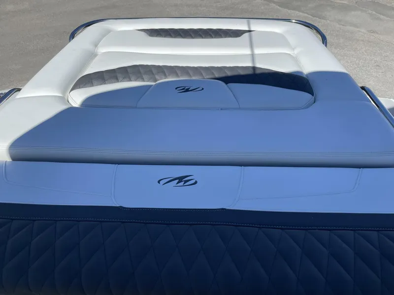 Slide: The Image of Monterey 328SS 2019 - 22