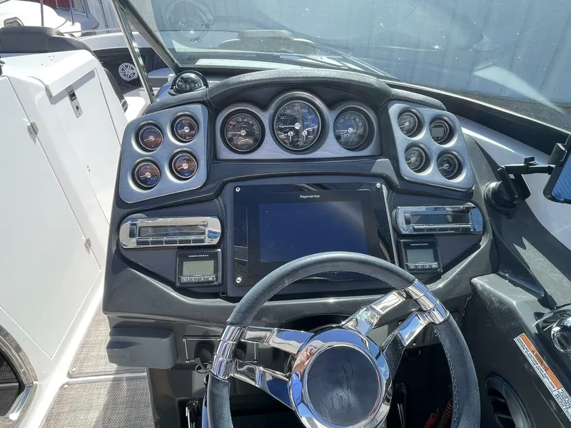 Slide: The Image of Monterey 328SS 2019 - 25