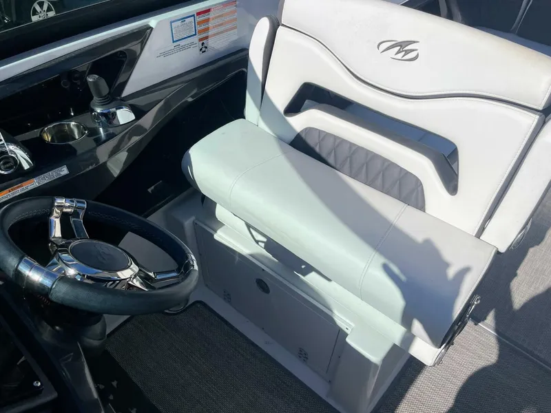 Slide: The Image of Monterey 328SS 2019 - 30