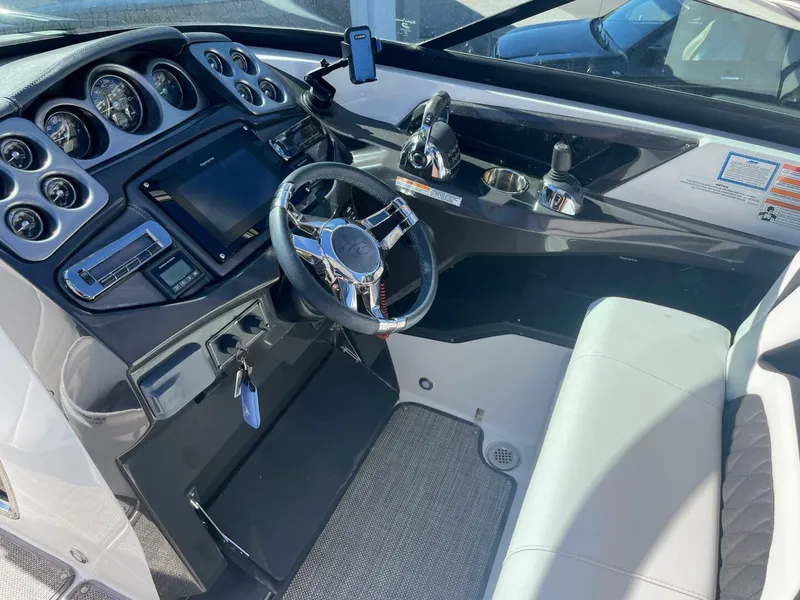 Slide: The Image of Monterey 328SS 2019 - 32