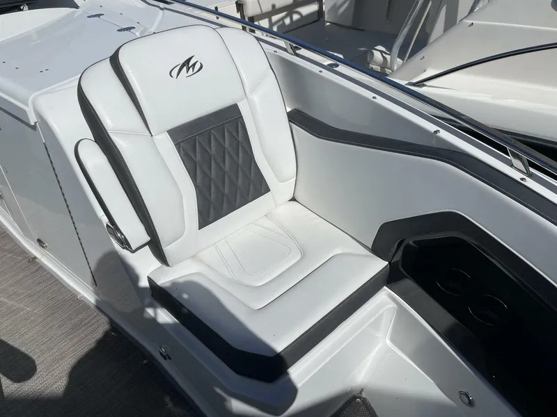 Slide: The Image of Monterey 328SS 2019 - 45