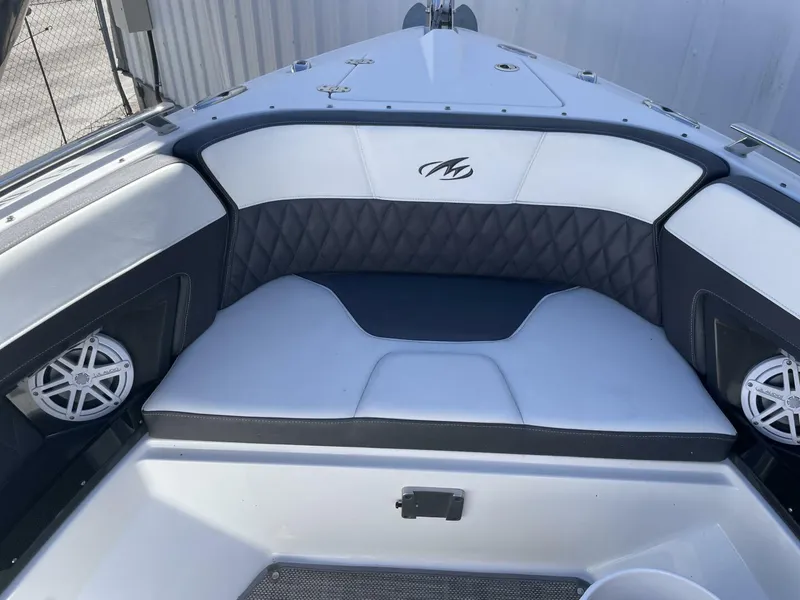 Slide: The Image of Monterey 328SS 2019 - 46