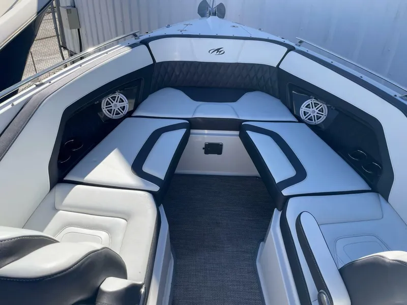 Slide: The Image of Monterey 328SS 2019 - 48