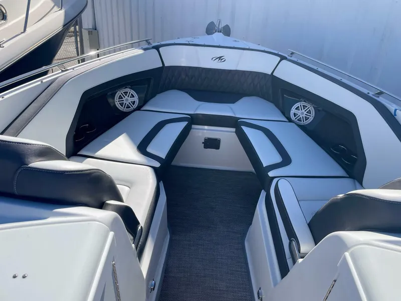 Slide: The Image of Monterey 328SS 2019 - 49