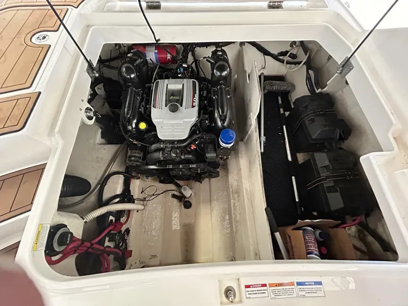Slide: The Image of Sea Ray 260 SunDeck 2014 - 15
