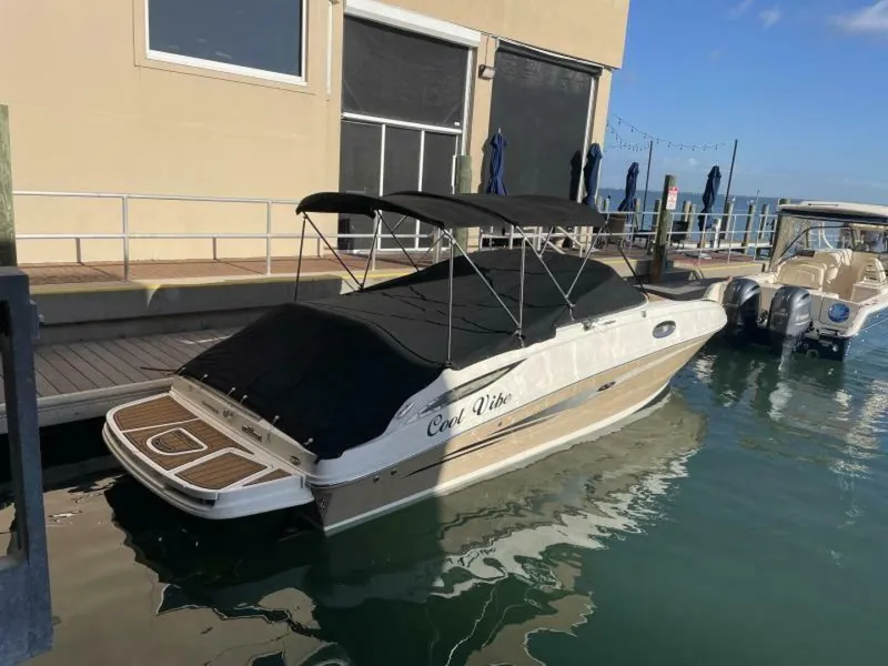 Slide: The Image of Sea Ray 260 SunDeck 2014 - 19