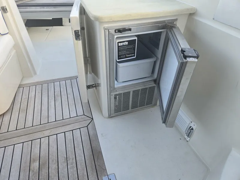 Slide: The Image of Sunseeker Manhattan 48 1997 - 18