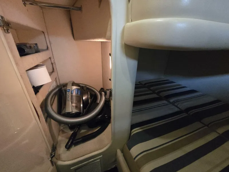 Slide: The Image of Sunseeker Manhattan 48 1997 - 30