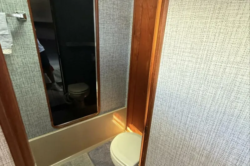 Slide: The Image of Bayliner 3870 Motoryacht 1983 - 10