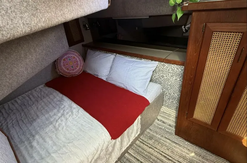 Slide: The Image of Bayliner 3870 Motoryacht 1983 - 11