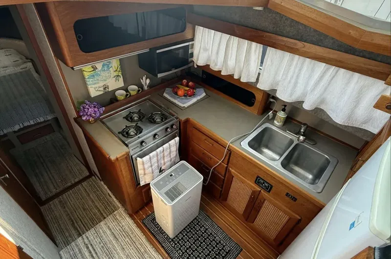 Slide: The Image of Bayliner 3870 Motoryacht 1983 - 4