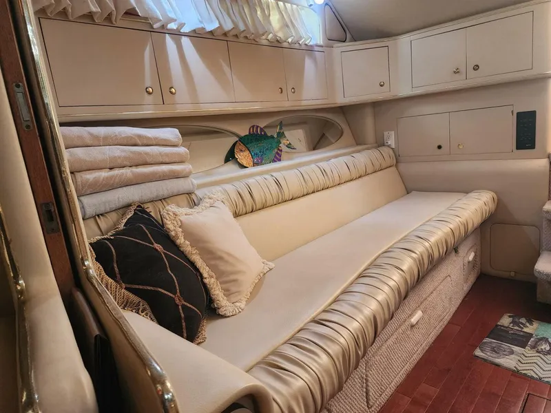Slide: The Image of Sea Ray 330 Express Cruiser 2000 - 2