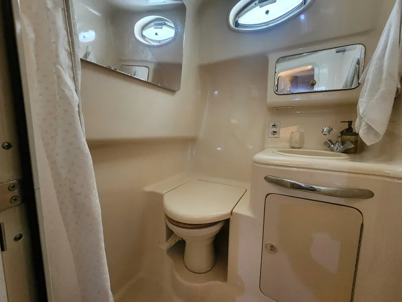 Slide: The Image of Sea Ray 330 Express Cruiser 2000 - 4