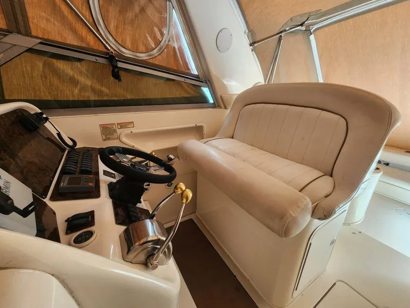 Slide: The Image of Sea Ray 330 Express Cruiser 2000 - 6