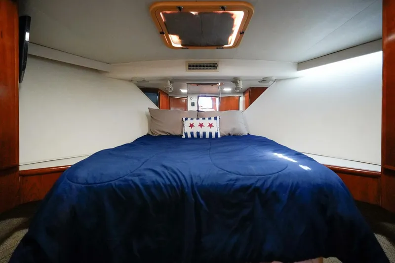 Slide: The Image of Hatteras 46 Convertible 1994 - 10