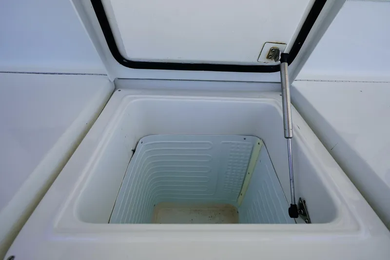 Slide: The Image of Hatteras 46 Convertible 1994 - 27