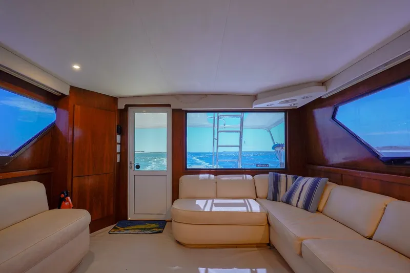 Slide: The Image of Hatteras 46 Convertible 1994 - 4