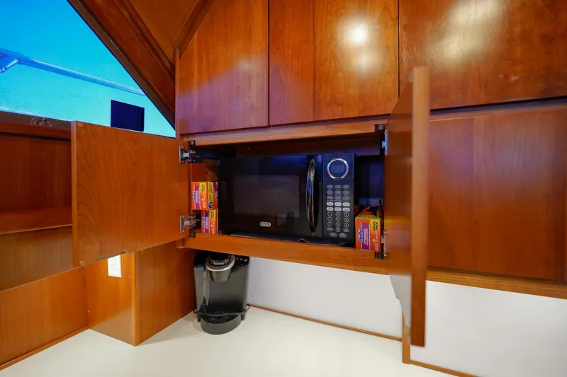 Slide: The Image of Hatteras 46 Convertible 1994 - 8