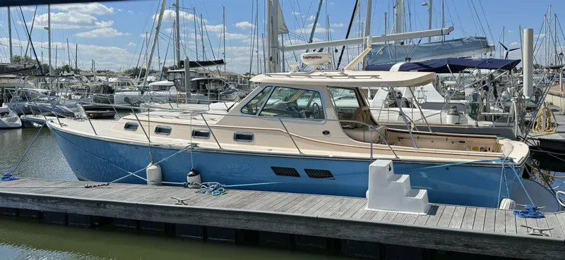 The Image of Island Packet 360 Hardtop Express Cruiser 2004 - 0