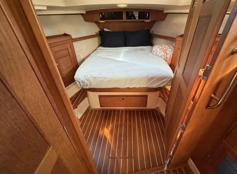Slide: The Image of Island Packet 360 Hardtop Express Cruiser 2004 - 16