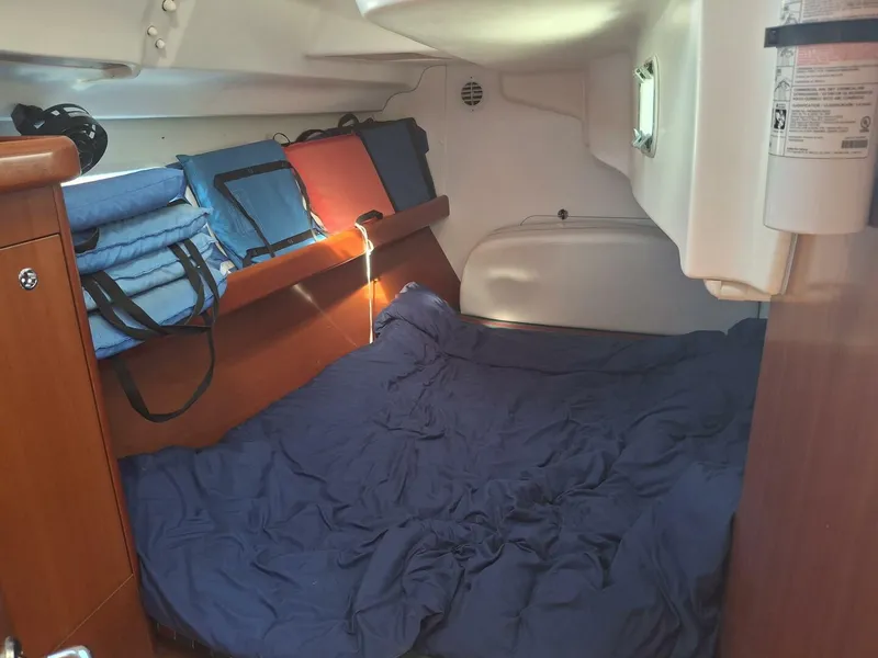 Slide: The Image of Beneteau 393/403 2006 - 10