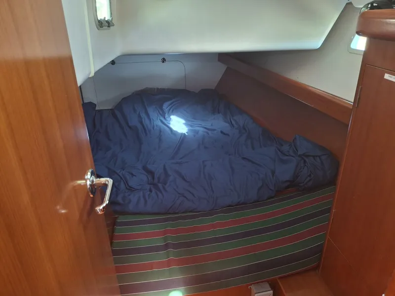 Slide: The Image of Beneteau 393/403 2006 - 11