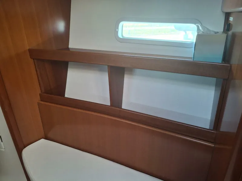 Slide: The Image of Beneteau 393/403 2006 - 13