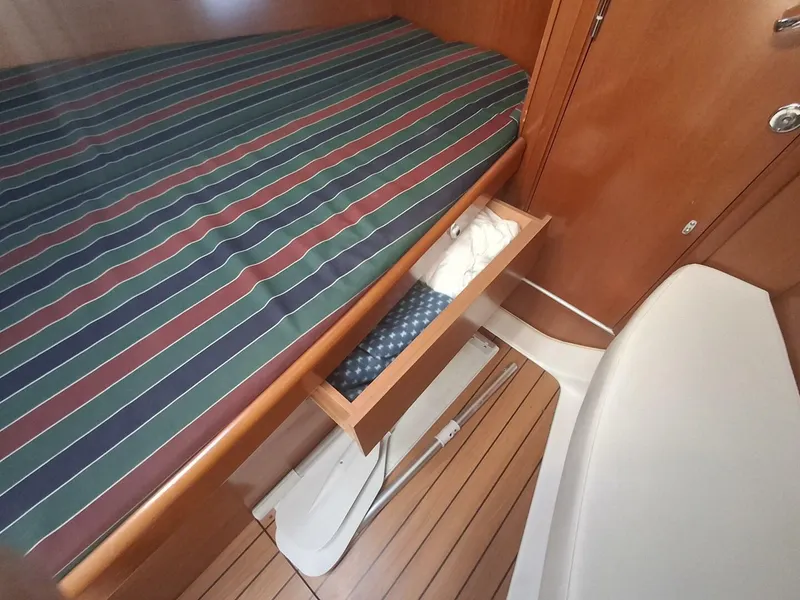 Slide: The Image of Beneteau 393/403 2006 - 15