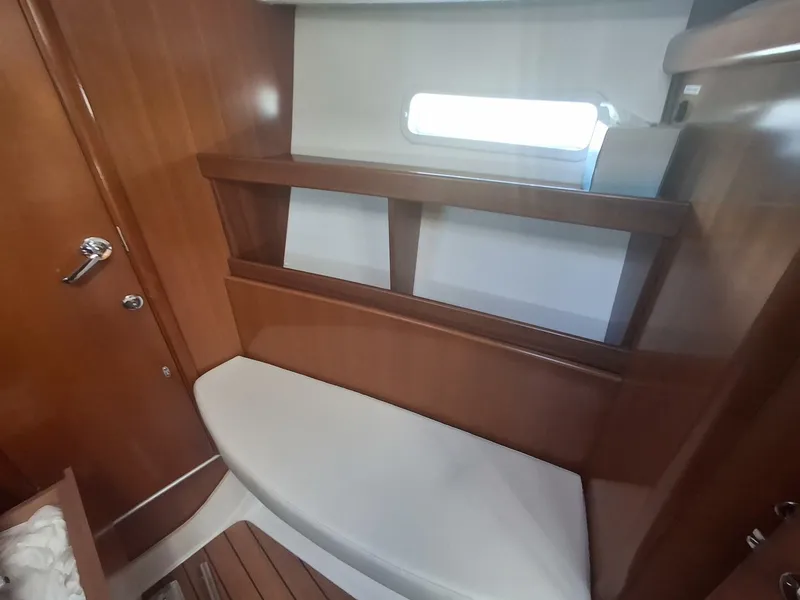 Slide: The Image of Beneteau 393/403 2006 - 16
