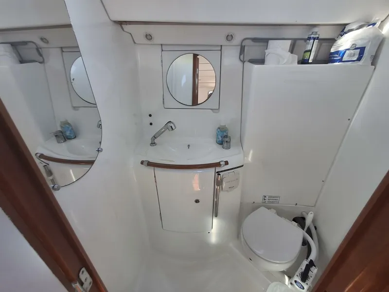 Slide: The Image of Beneteau 393/403 2006 - 19