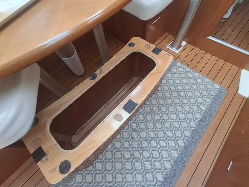 Slide: The Image of Beneteau 393/403 2006 - 20