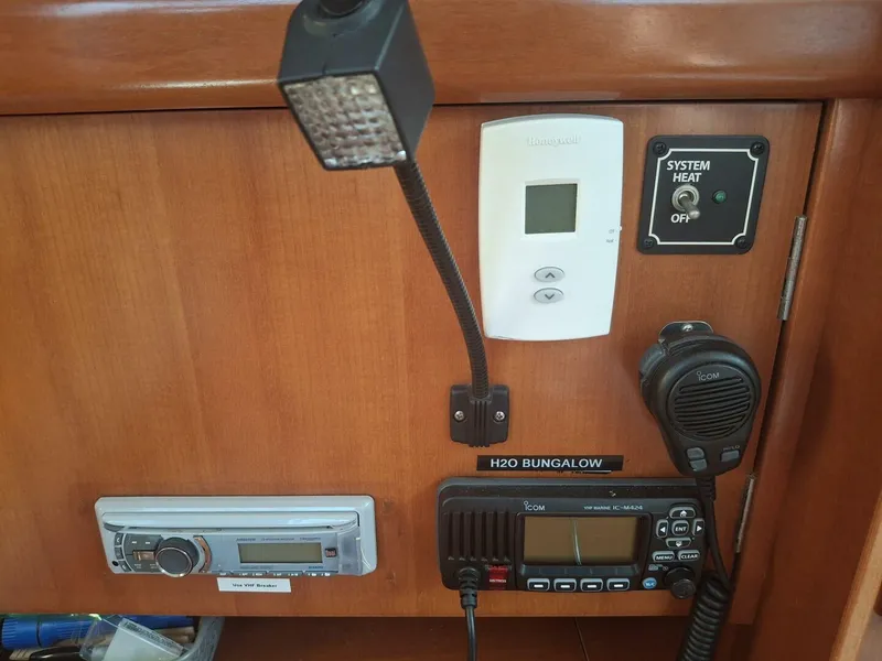 Slide: The Image of Beneteau 393/403 2006 - 21