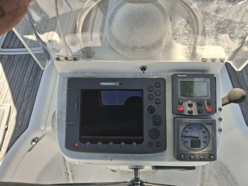 Slide: The Image of Beneteau 393/403 2006 - 4