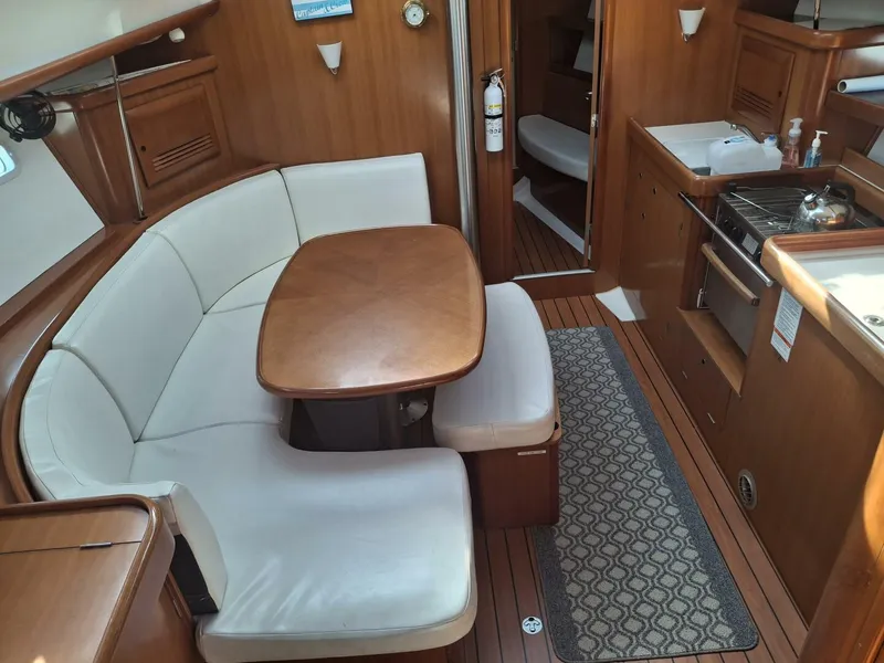 Slide: The Image of Beneteau 393/403 2006 - 7