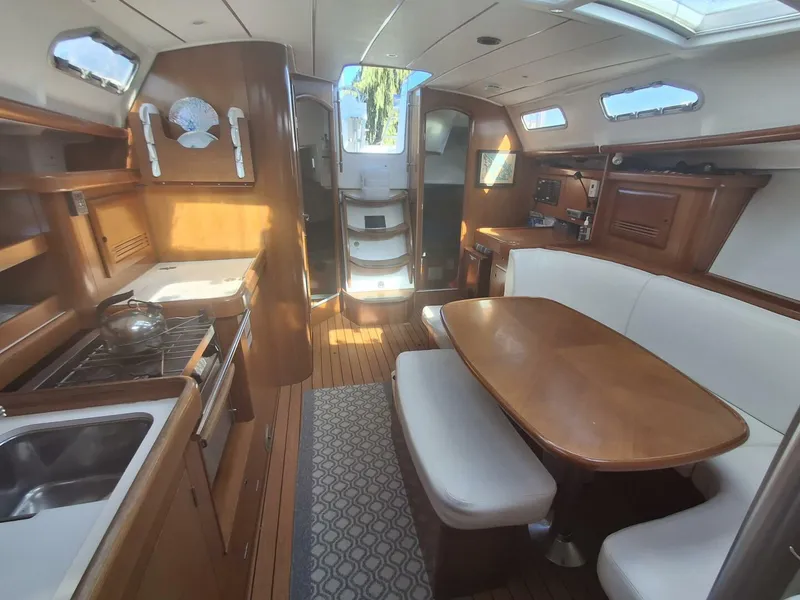 Slide: The Image of Beneteau 393/403 2006 - 8