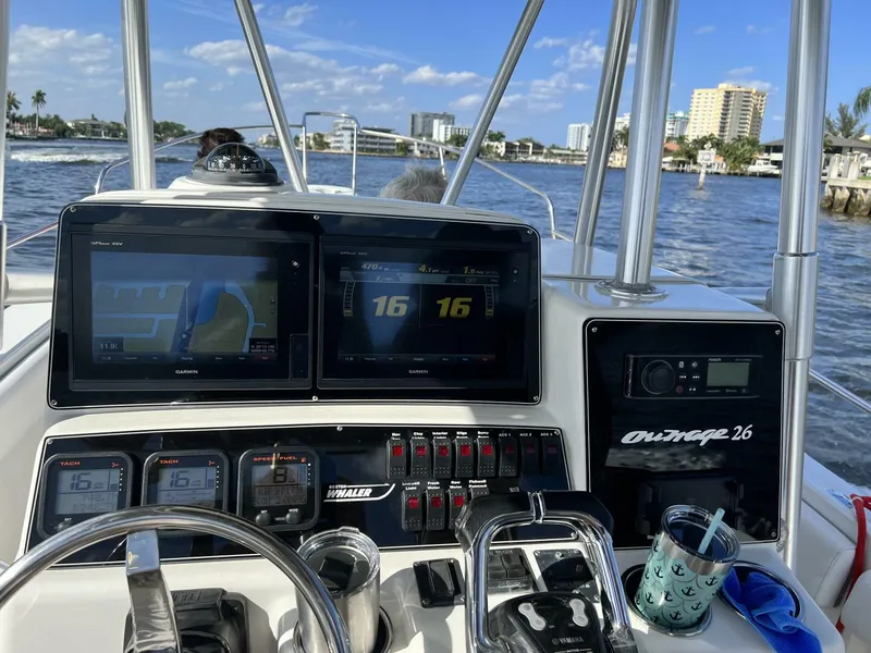 Slide: The Image of Boston Whaler 26 Outrage 2001 - 4