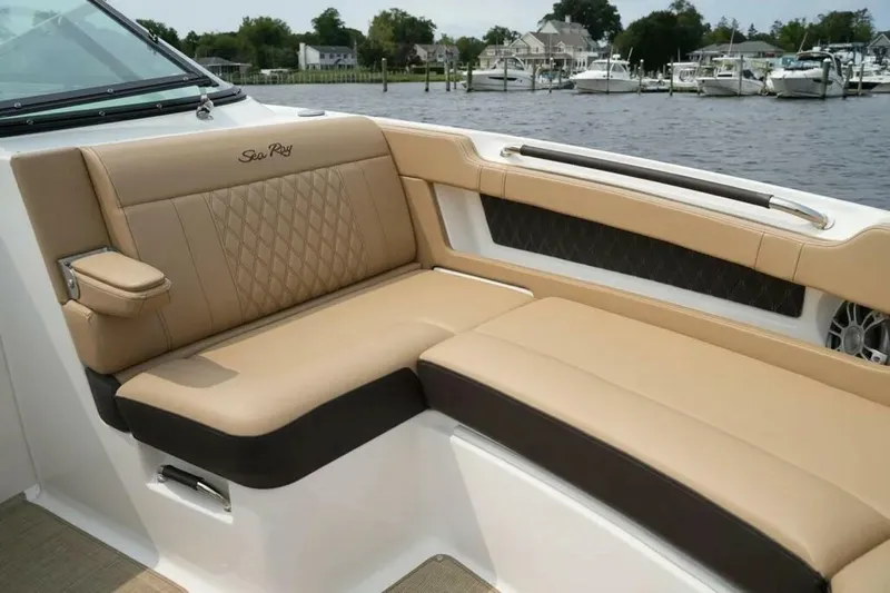 Slide: The Image of Sea Ray SLX 310 Outboard 2023 - 22