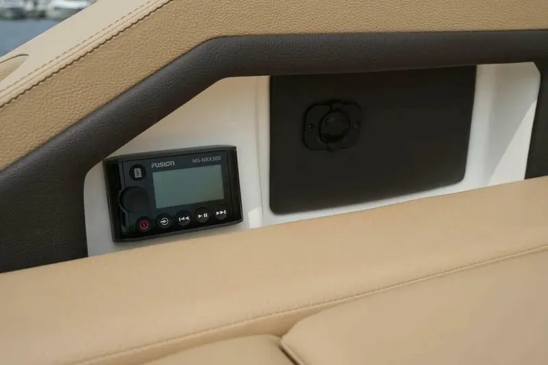 Slide: The Image of Sea Ray SLX 310 Outboard 2023 - 23