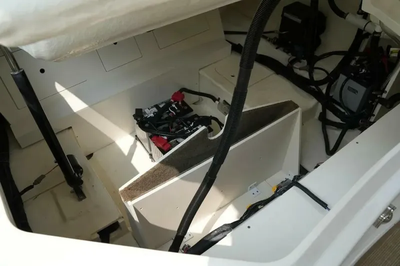 Slide: The Image of Sea Ray SLX 310 Outboard 2023 - 26