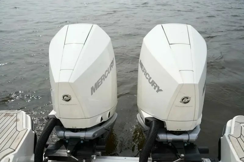 Slide: The Image of Sea Ray SLX 310 Outboard 2023 - 4