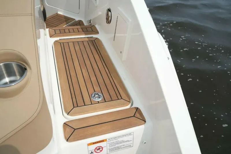 Slide: The Image of Sea Ray SLX 310 Outboard 2023 - 5