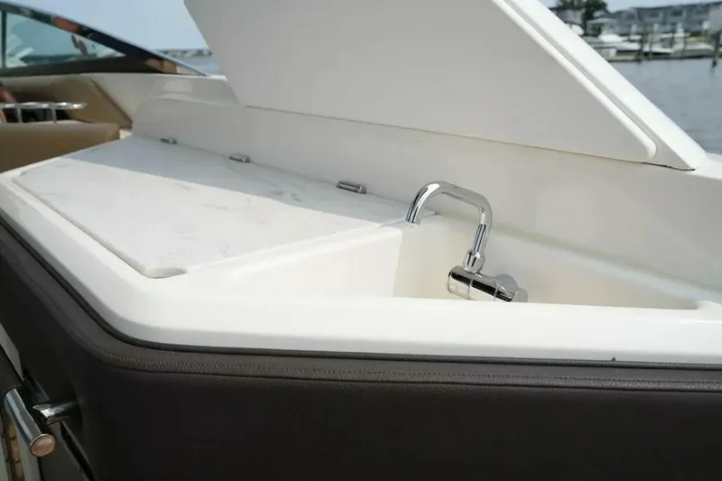 Slide: The Image of Sea Ray SLX 310 Outboard 2023 - 8