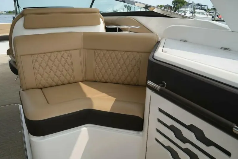 Slide: The Image of Sea Ray SLX 310 Outboard 2023 - 9