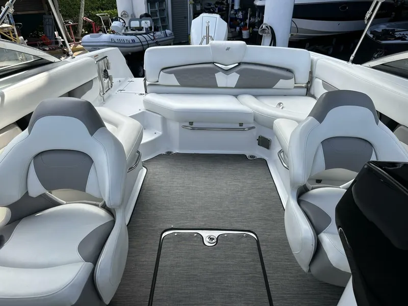 Slide: The Image of Four Winns HD 240 OB 2020 - 17