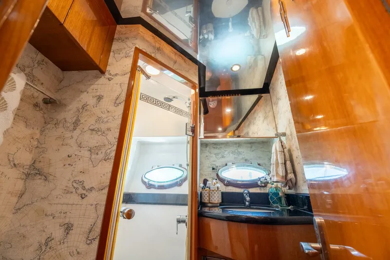 Slide: The Image of Ocean Alexander 52 Sedan 2007 - 19