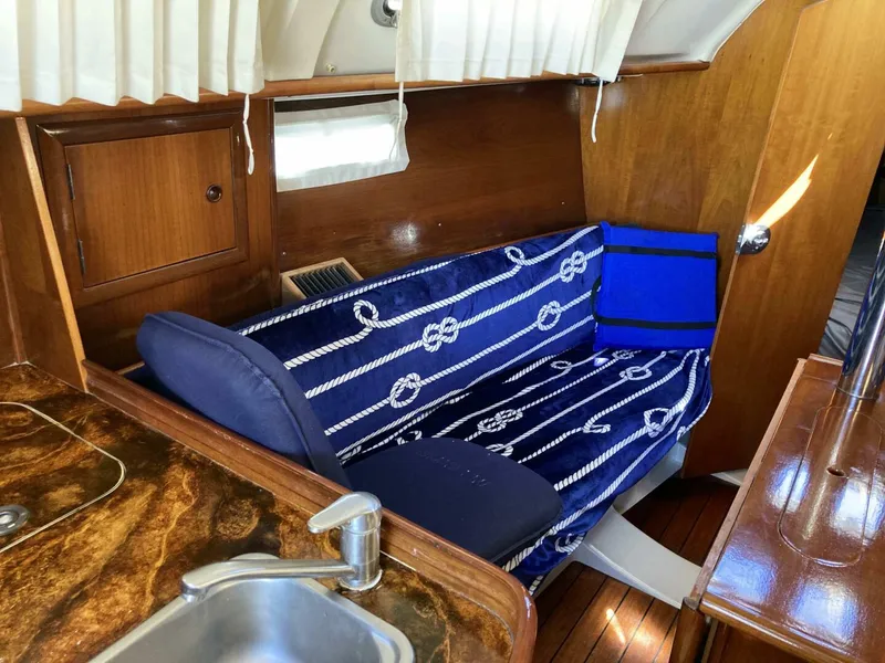Slide: The Image of Beneteau Oceanis 311 2000 - 12