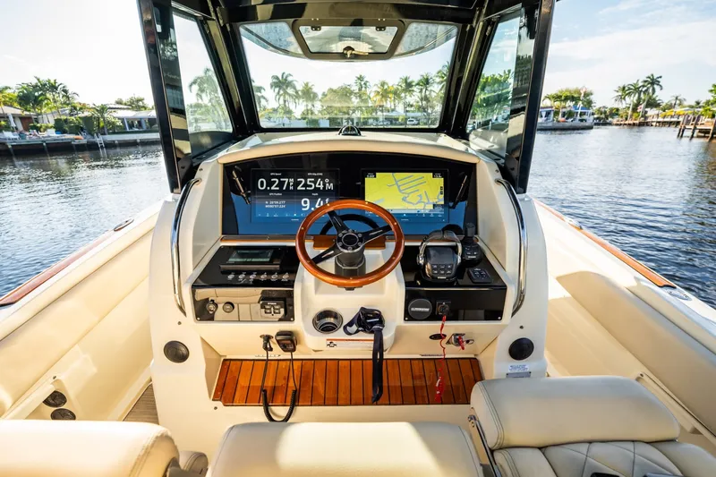 Slide: The Image of Chris-Craft Catalina 34 2020 - 13